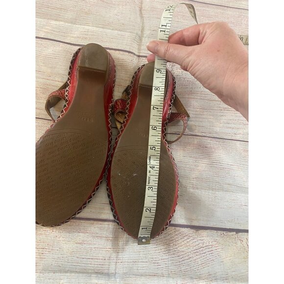 L'Artiste Women's Red Leather Wearable Art Sandals - 40 - Picture 10 of 14